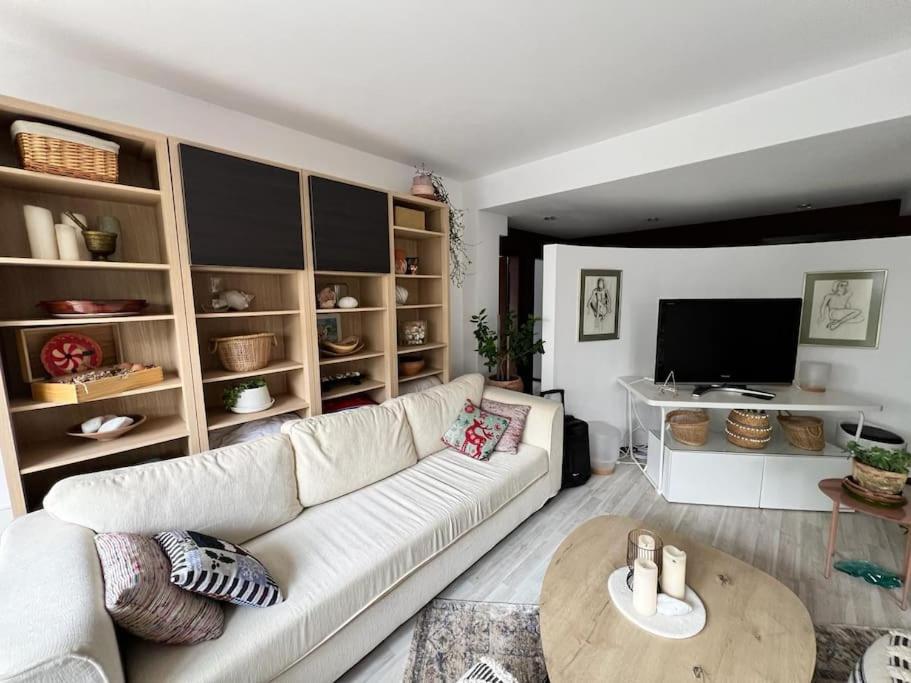 Kazanlak Large Guest House Apartment Near The Center With Full Kitchen & Dining Room, King Beds, Garden Patio, Free Parking & Self Check-In エクステリア 写真