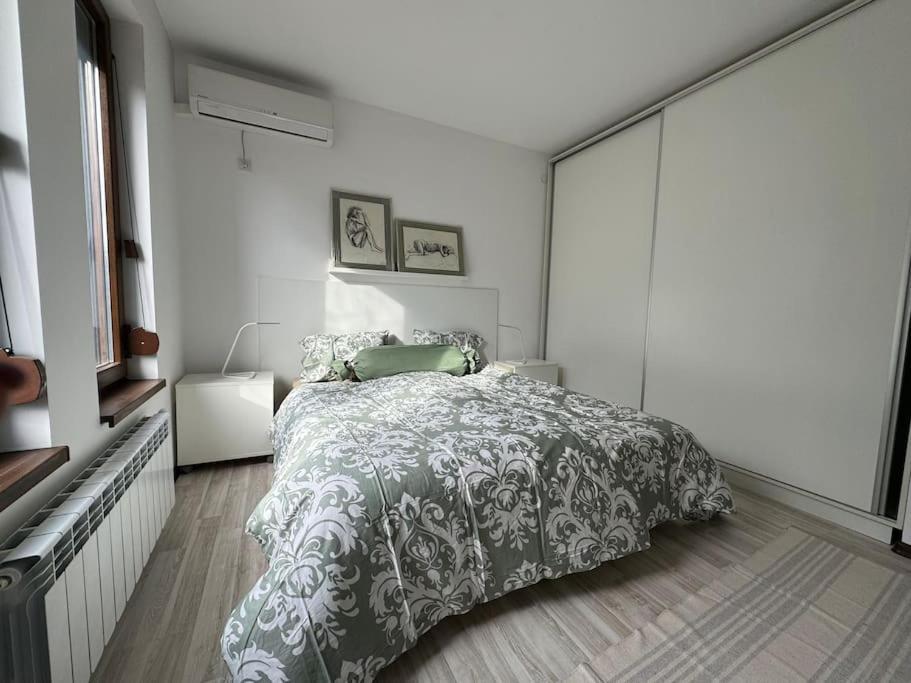 Kazanlak Large Guest House Apartment Near The Center With Full Kitchen & Dining Room, King Beds, Garden Patio, Free Parking & Self Check-In エクステリア 写真