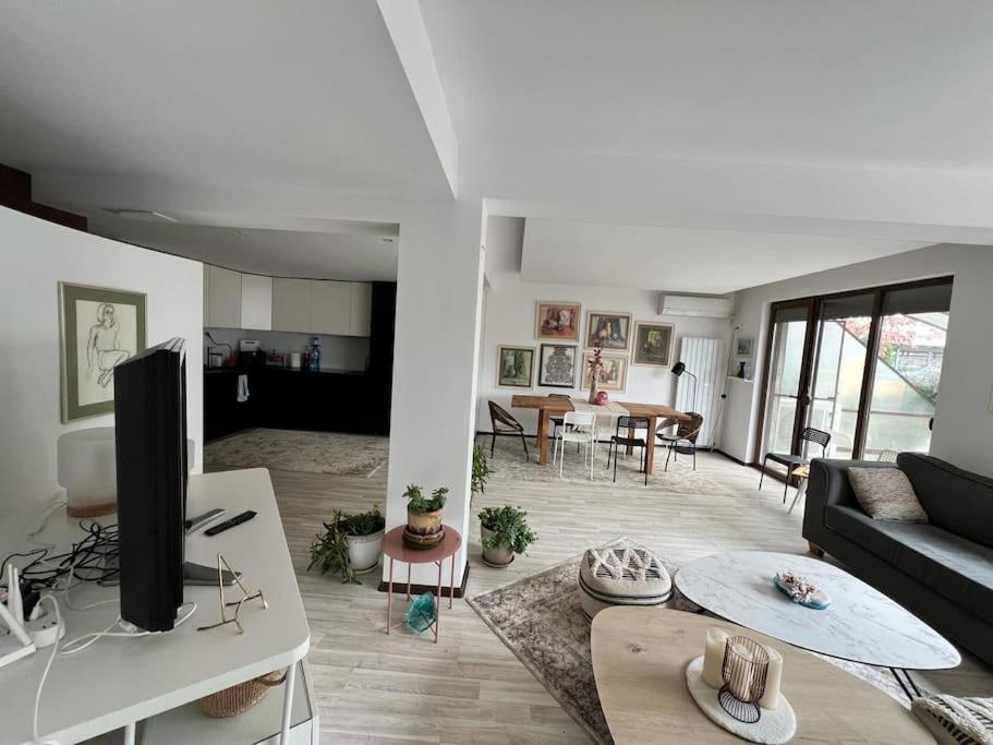 Kazanlak Large Guest House Apartment Near The Center With Full Kitchen & Dining Room, King Beds, Garden Patio, Free Parking & Self Check-In エクステリア 写真