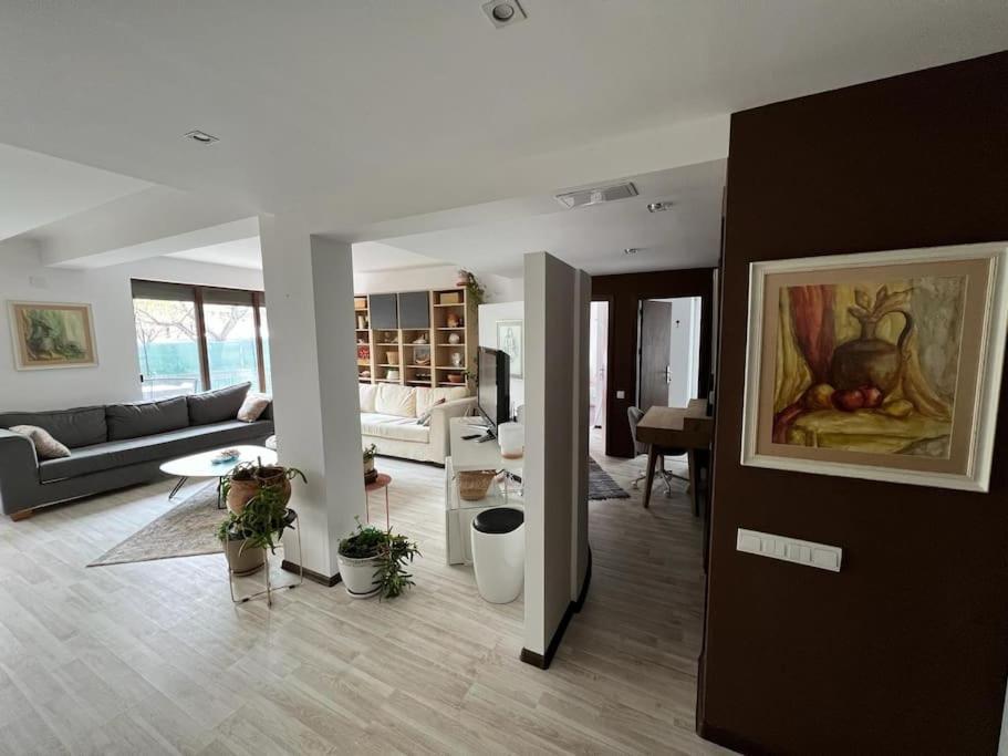 Kazanlak Large Guest House Apartment Near The Center With Full Kitchen & Dining Room, King Beds, Garden Patio, Free Parking & Self Check-In エクステリア 写真